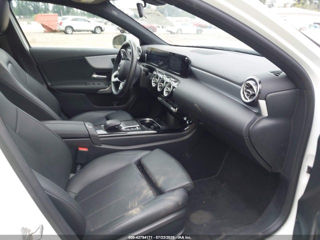 W1K3G4FB8MJ315188 Mercedes-Benz m260