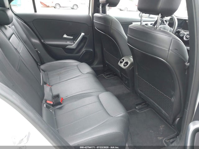 W1K3G4FB8MJ315188 Mercedes-Benz m260