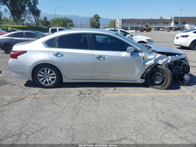 1N4AL3AP7JC238975 Nissan 2018