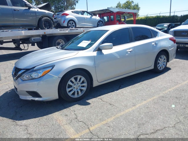 1N4AL3AP7JC238975 Nissan 2018