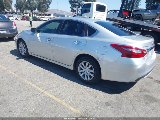 1N4AL3AP7JC238975 Nissan 2018