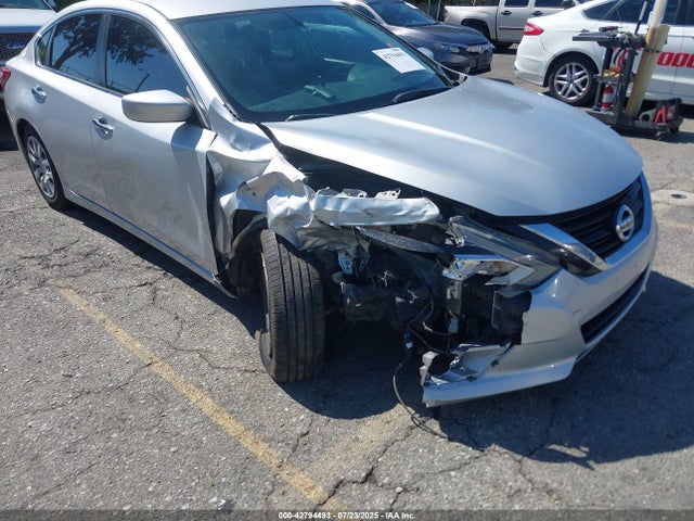 1N4AL3AP7JC238975 Nissan 2018