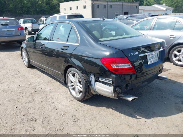 Mercedes-Benz C-Class 2014 WDDGF8AB1EG243395 Image 3