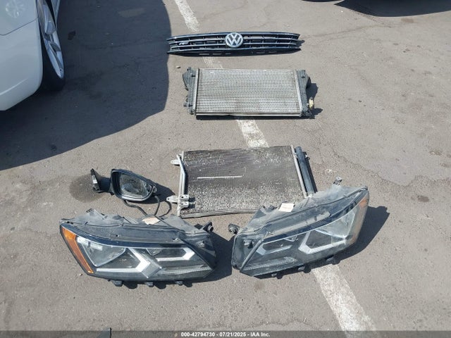 1VWDT7A37HC031148 Volkswagen 1.8 tsi