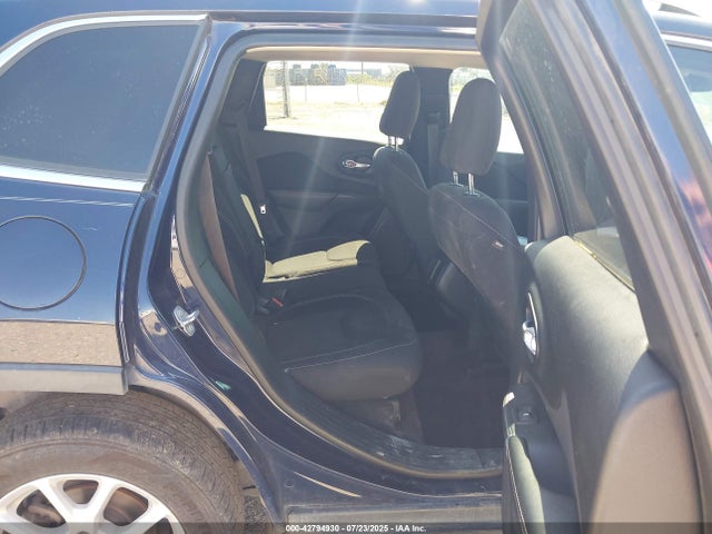 1C4PJLCB9GW293687 Jeep 2016