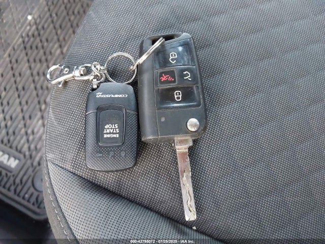 Volkswagen Tiguan 2018 3VV0B7AX3JM105341 Image 11