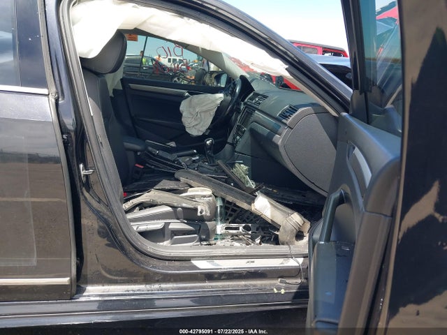 1VWDT7A3XHC010889 Volkswagen tsi