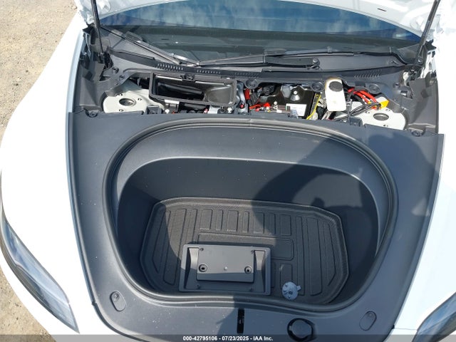 5YJ3E1ET1SF028403 Tesla MODEL 3