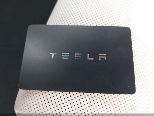 5YJ3E1ET1SF028403 Tesla MODEL 3