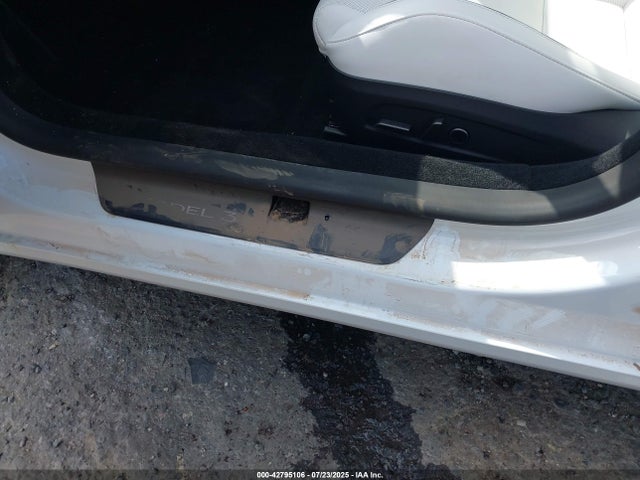 5YJ3E1ET1SF028403 Tesla MODEL 3