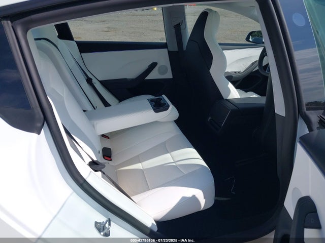 5YJ3E1ET1SF028403 Tesla MODEL 3