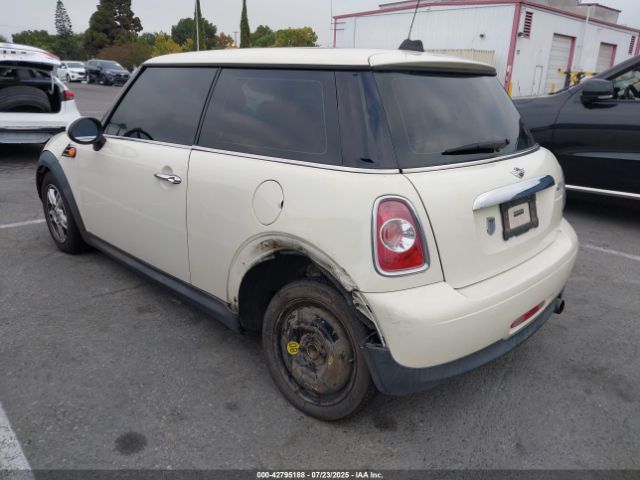 2011 MINI COOPER WMWSU3C56BT093403 Photo 2