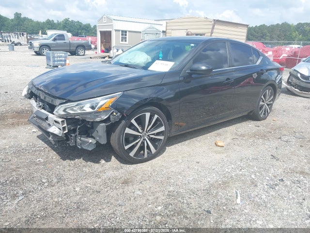 Nissan 2019 2019 1N4BL4CVXKC163812 Image 2