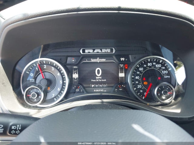 1C6RREBT9NN173664 RAM 1500 Big Horn 4x2 6&#039;4 Box