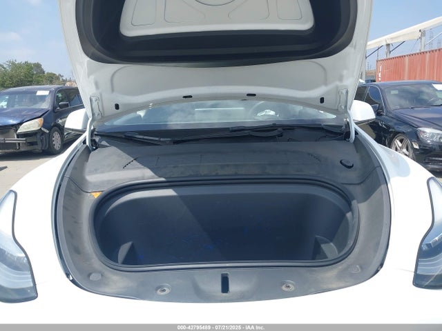 2021 TESLA MODEL Y 5YJYGDEE4MF245529 Photo 9