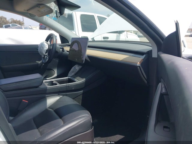 2021 TESLA MODEL Y 5YJYGDEE4MF245529 Photo 4