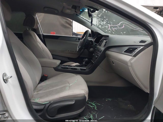 5NPE24AF0HH495891 Hyundai 2017