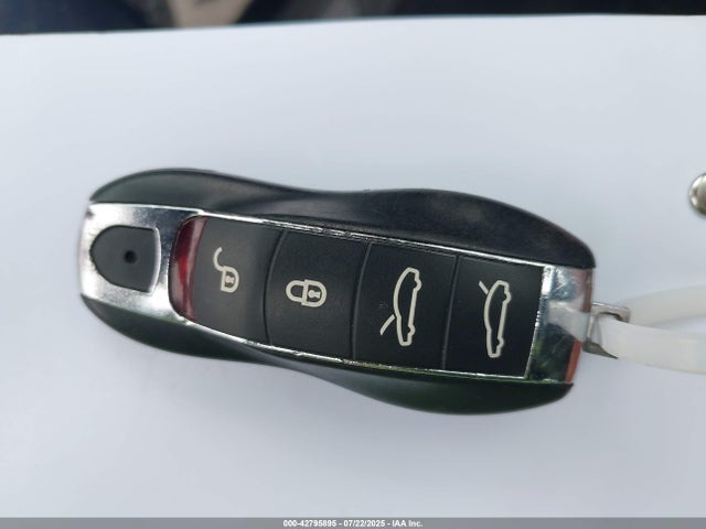 Porsche 2016 2016 WP1AA2A2XGKA08827 Image 11