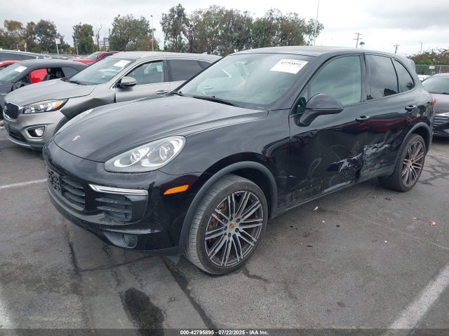 Porsche 2016 2016 WP1AA2A2XGKA08827 Image 2