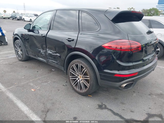 Porsche 2016 2016 WP1AA2A2XGKA08827 Image 3