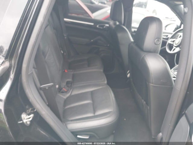 Porsche 2016 2016 WP1AA2A2XGKA08827 Image 8