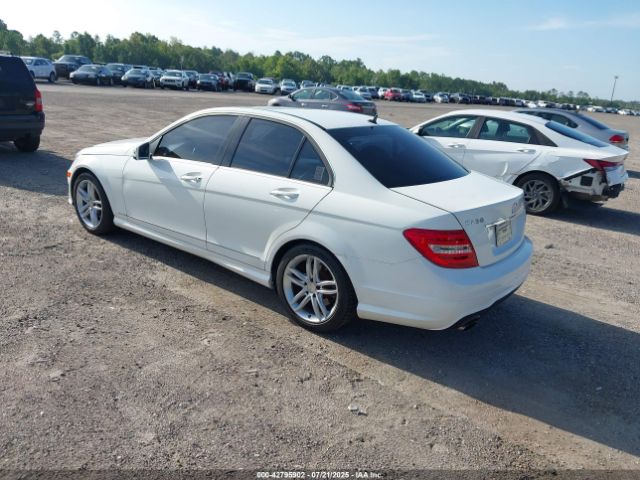 2013 MERCEDES-BENZ C 250 WDDGF4HB9DA828192 Photo 2