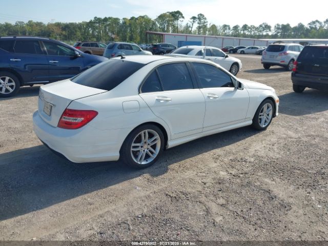 2013 MERCEDES-BENZ C 250 WDDGF4HB9DA828192 Photo 3