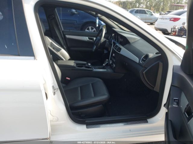 2013 MERCEDES-BENZ C 250 WDDGF4HB9DA828192 Photo 4