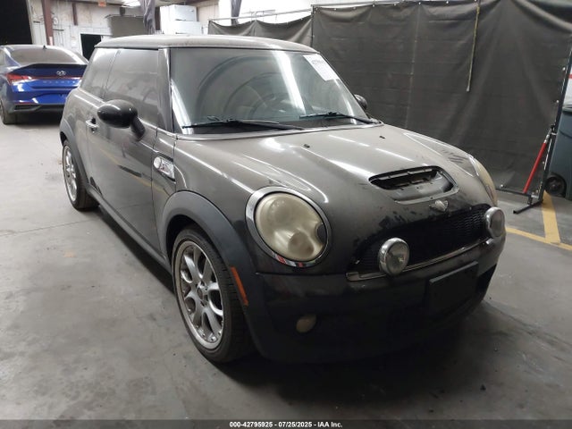 2010 MINI COOPER S WMWMF7C54ATZ34577 Photo 0