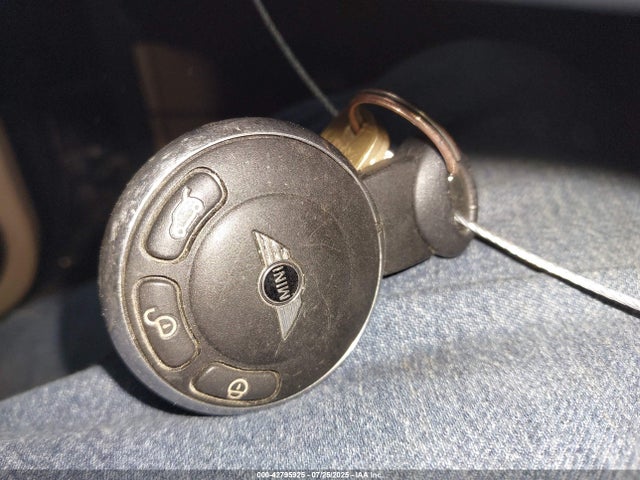 2010 MINI COOPER S WMWMF7C54ATZ34577 Photo 10