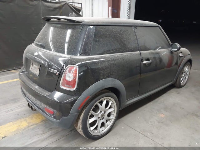 2010 MINI COOPER S WMWMF7C54ATZ34577 Photo 3