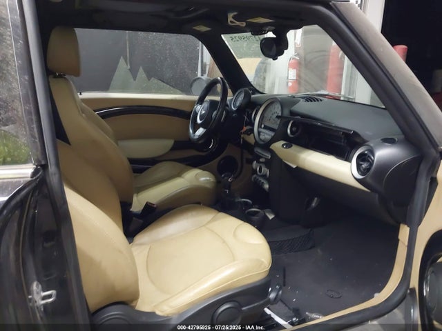 2010 MINI COOPER S WMWMF7C54ATZ34577 Photo 4
