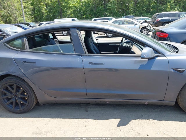 5YJ3E1EB8NF184207 Tesla MODEL 3