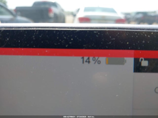 5YJ3E1EB8NF184207 Tesla MODEL 3