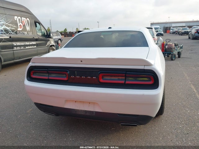 2C3CDZAG9KH668643 Dodge Challenger