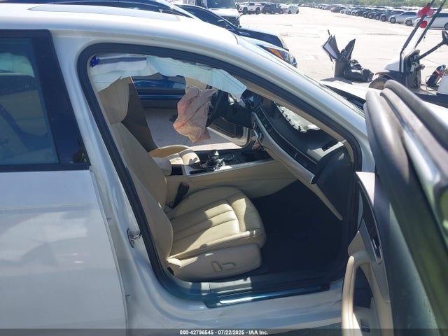 2017 AUDI A4 WAUGMAF4XHN067025 Photo 4