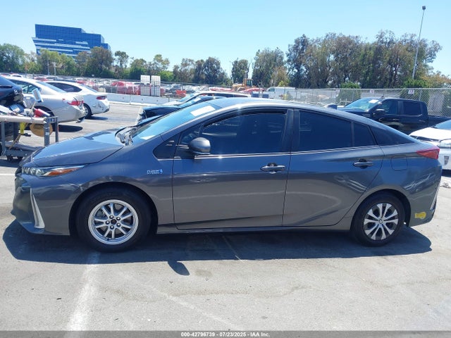 JTDKAMFP5N3220855 Toyota 2zr-fxe, 1nm+1sm