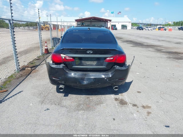 JN1BY1PR1FM831457 Infiniti 2015