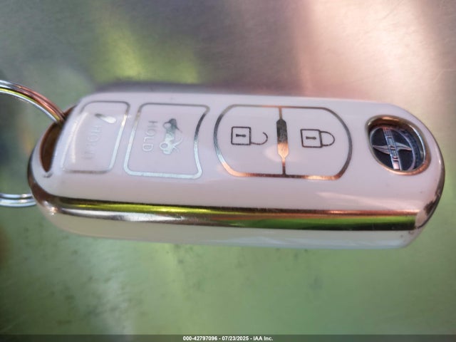 3MYDLBZV0GY111118 Scion p5v