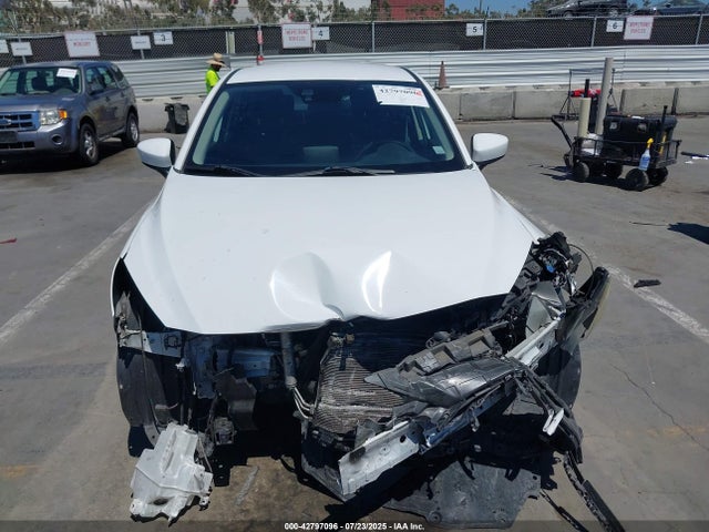 3MYDLBZV0GY111118 Scion p5v