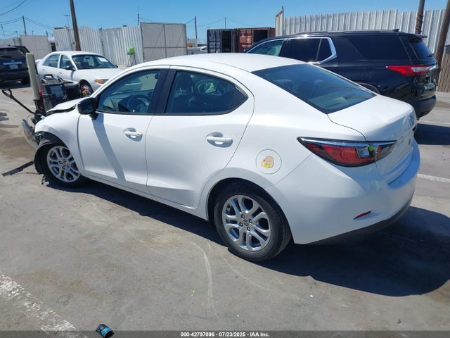 3MYDLBZV0GY111118 Scion p5v
