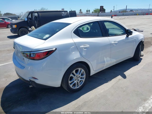 3MYDLBZV0GY111118 Scion p5v