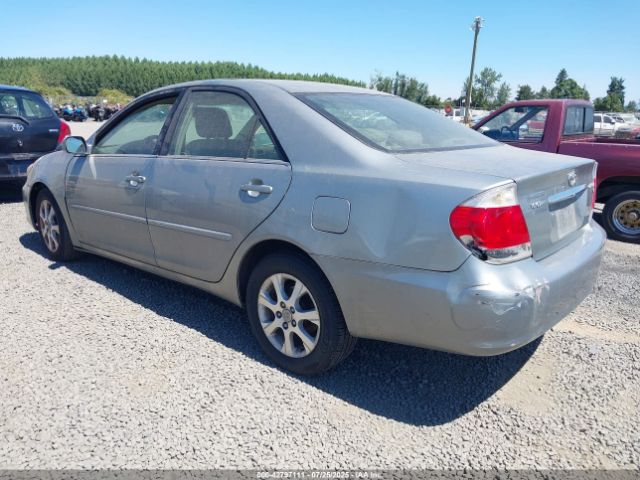 2005 TOYOTA CAMRY 4T1BF30K95U619850 Photo 2
