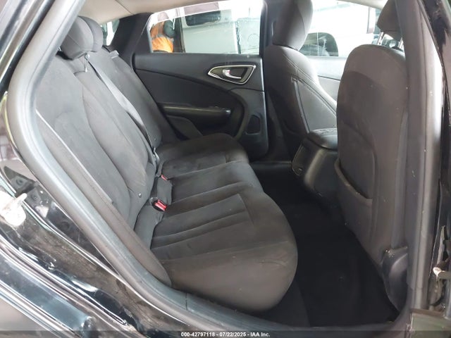 1C3CCCAB3GN116607 Chrysler 200