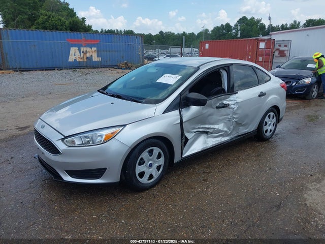 2015 Ford Focus S მანქანა იყიდება აუქციონზე, vin: 1FADP3E29FL219707, აუქციონის ნომერი: 42797143