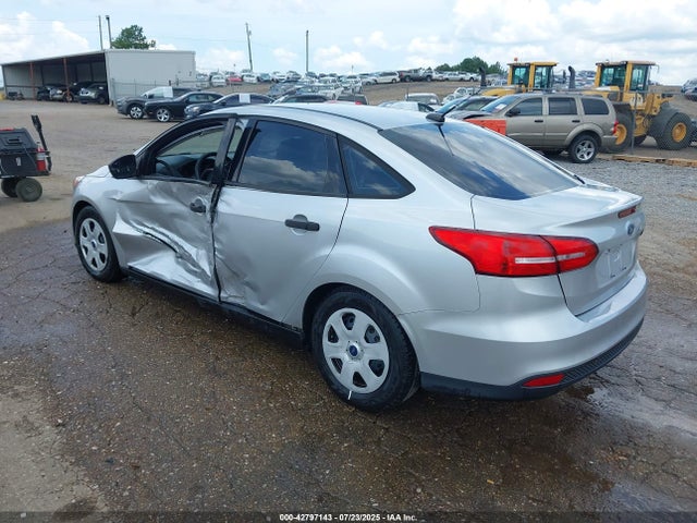 2015 Ford Focus S მანქანა იყიდება აუქციონზე, vin: 1FADP3E29FL219707, აუქციონის ნომერი: 42797143