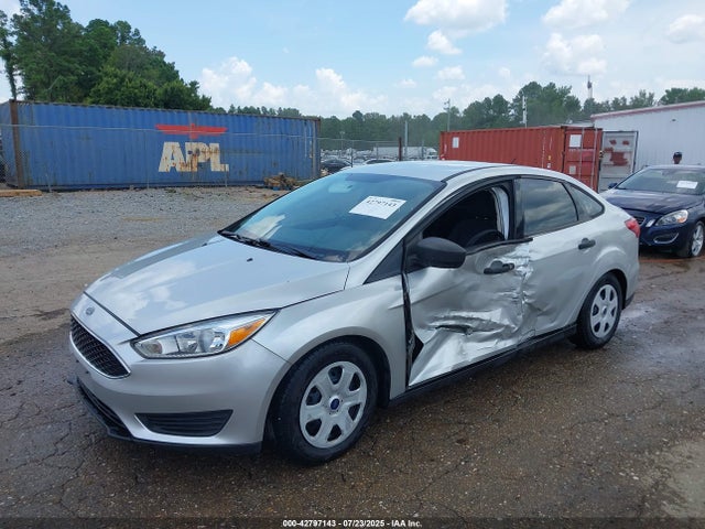2015 Ford Focus S მანქანა იყიდება აუქციონზე, vin: 1FADP3E29FL219707, აუქციონის ნომერი: 42797143