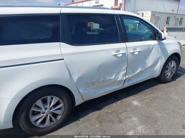 KNDMB5C17H6248817 KIA Sedona