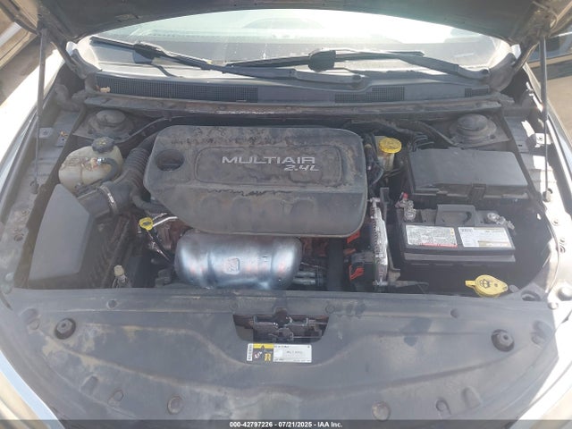 1C3CCCAB4GN107933 Chrysler 200