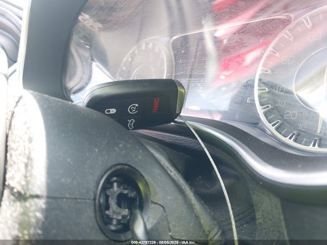 1C3CCCAB4GN107933 Chrysler 200